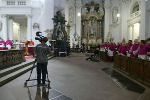 Abschlussvesper der Bischofskonferenz mit Austeilung des Bonifatiussegens (Foto: Karl-Franz Thiede)